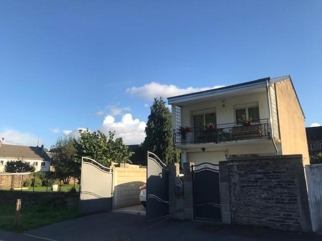 La Rose Sur Meuse Villa Haybes Екстериор снимка